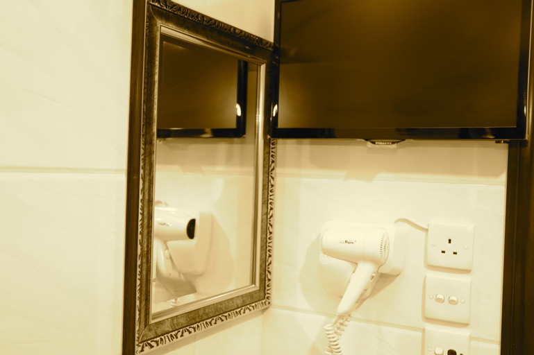 Bathroom 9