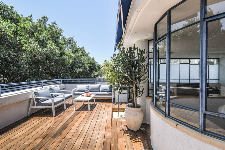 Others 5, Spacious 3BR Penthouse w Rooftop