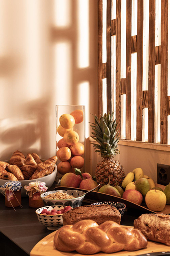 Food & Drinks