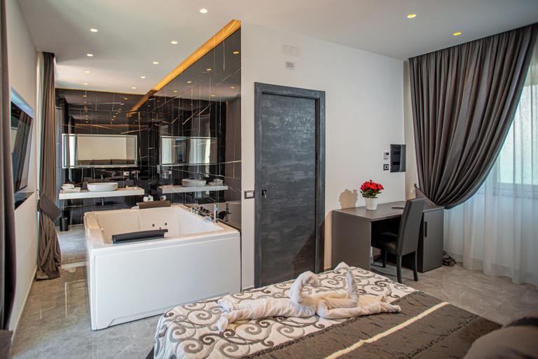 Others 5, Forever luxury rooms, Napoli