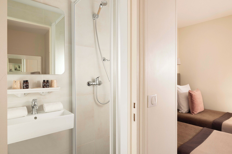Bathroom 4, Hotel Saint Pierre, Paris