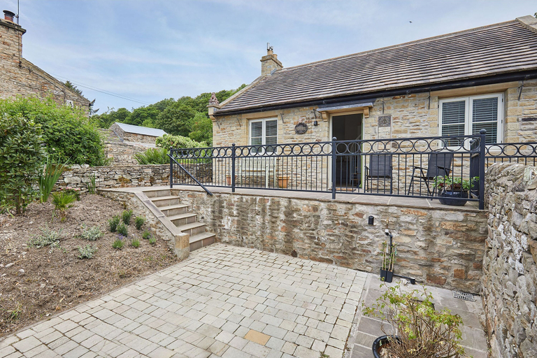Exterior & Views 2, Host Stay Sunshine Cottage, North Yorkshire