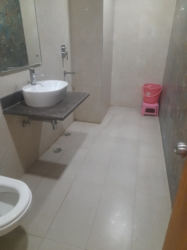 Bathroom 2, Hotel Cosmopolitan Prayagraj, Kaushambi
