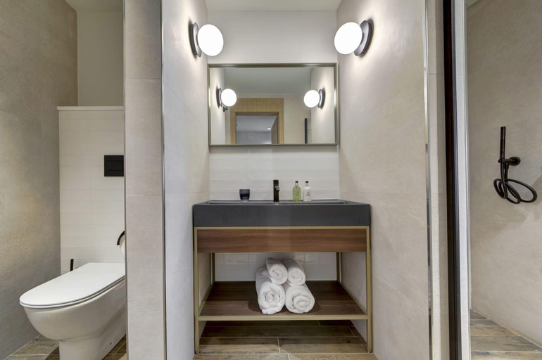 Bathroom 5, Land's End Boutique Hotel