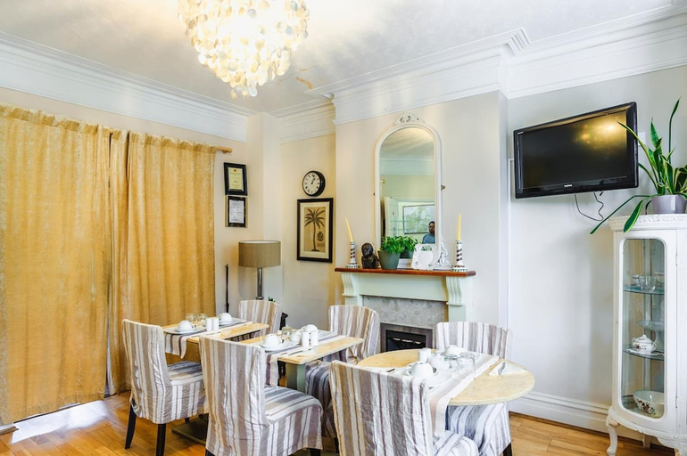 Food & Drinks, OYO Lina Guest House, Oxfordshire