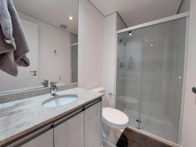 Bathroom 4, Studio novo junto a liberdade com garagem, São Paulo