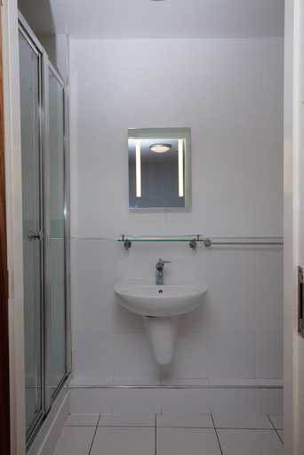 Bathroom 3, Cocoon the International Inn, Sefton