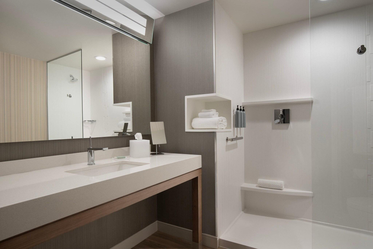 Bathroom 5, Courtyard By Marriott Nanaimo, Nanaimo