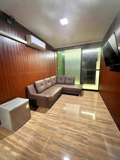 Others 2, Noree Deluxe, Pluak Daeng