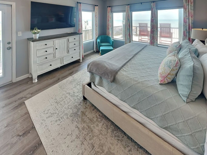 Others 5, Shark's Tooth Beachfront, Brazoria