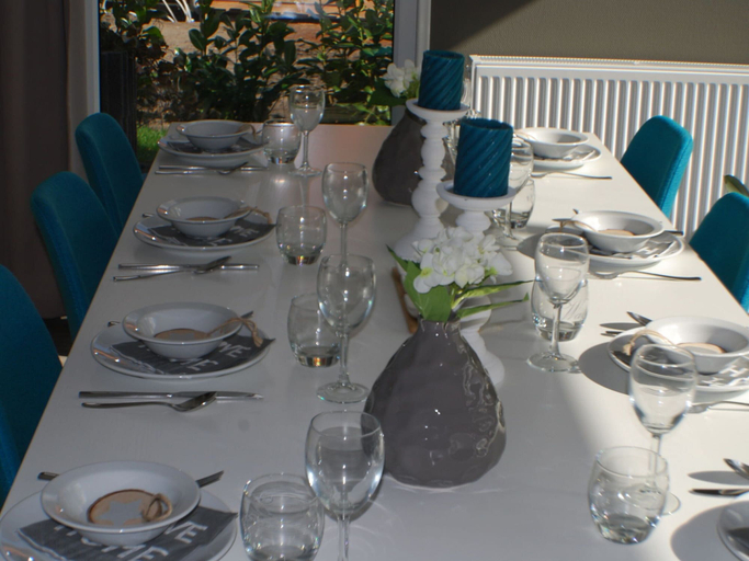 Dining 5, Modern Holiday Home Near Brunssummerheide, Heerlen