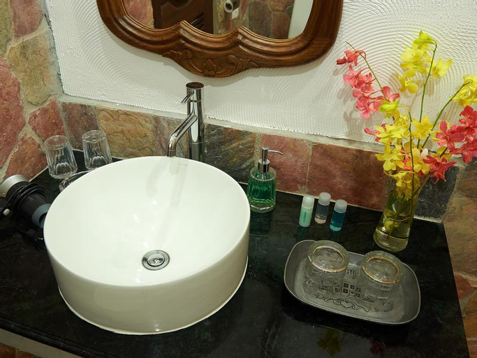 Bathroom 10