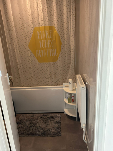 Bathroom 3, Enchanting Enfield Studio Free Parking, London
