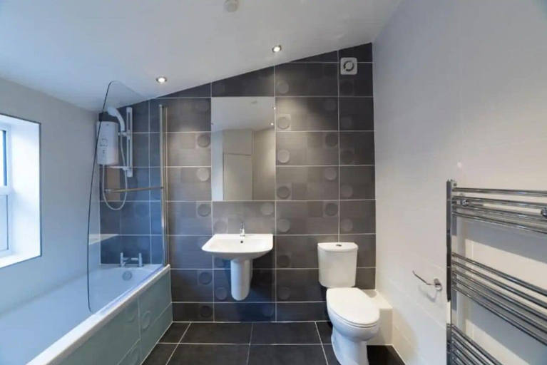 Bathroom 4, Charming Tower Bridge House, London