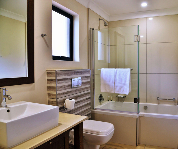 Bathroom 4, Premier Resort Sani Pass, Sisonke