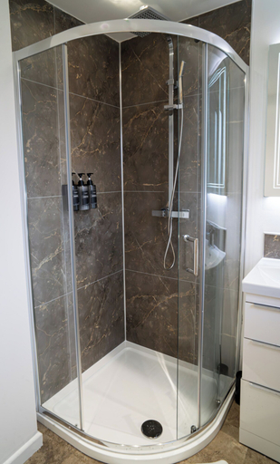 Bathroom 3, Modern 2 Bedroom Home in Edinburgh, Free Parking, Edinburgh