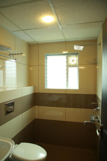 Bathroom 4, KALATHIL TOURIST HOME, Thrissur