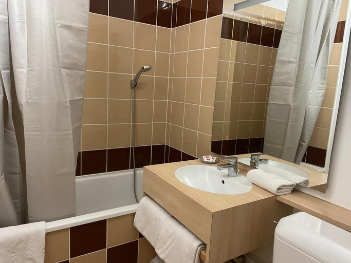 Bathroom 5, Logis Hotel L'acadie saint victor, Charente-Maritime