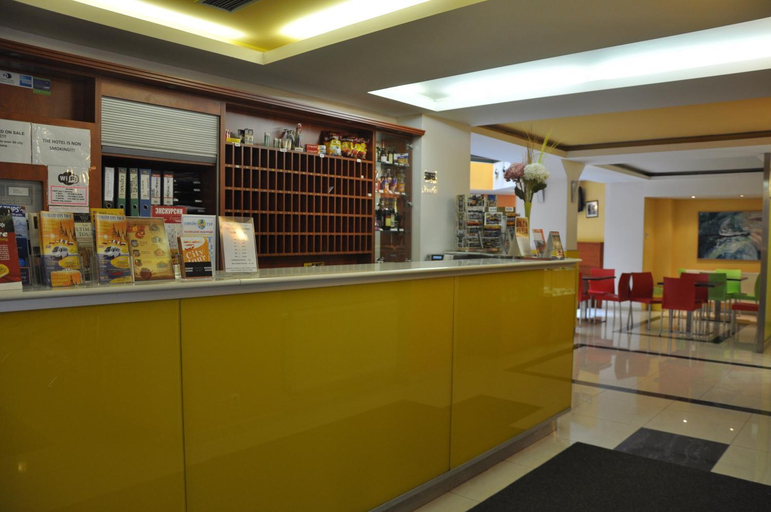 Public Area 2, City Central De Luxe, Praha 2