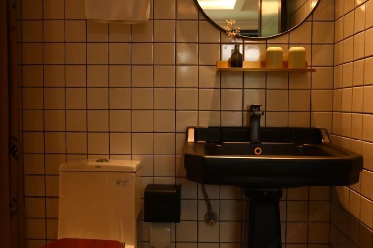 Bathroom 3, Xuanlan Xiaozhu Holiday Hostel, Ahanta West