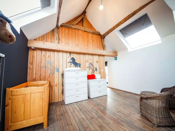 Room 2, Family Retreat Near Haltinne, Namur