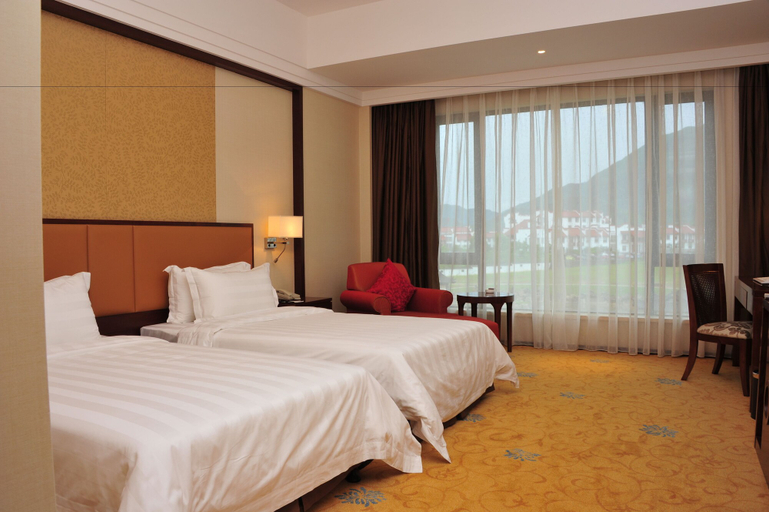 Bedroom 2, Jiuhuashan Hongtai Hotel, Chizhou