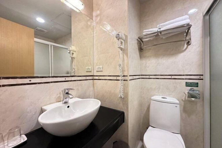 Bathroom 4, Chien Tan Overseas Youth Activity Center, Taipei City