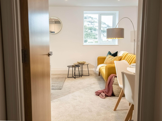 Living area 4, Seaview Gem Torquay Harbor 1bed Apt Self Check-in, Torbay