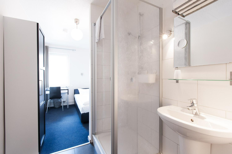 Bathroom 5, Arcade-Hostel, Hamburg