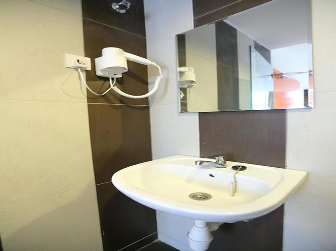 Bathroom 20