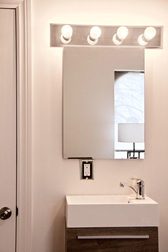 Bathroom 2, The Parkdale Hostellerie, Toronto