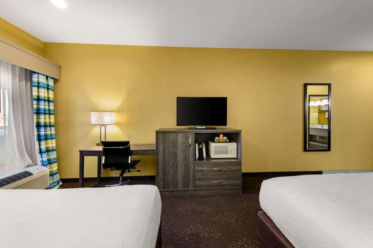 Bedroom 3, Quality Inn, Johnson