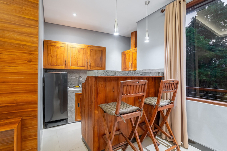 Dining Room 10