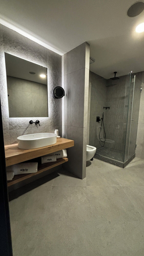 Bathroom 4, Blue Star Luxury Hotel, Stolichna