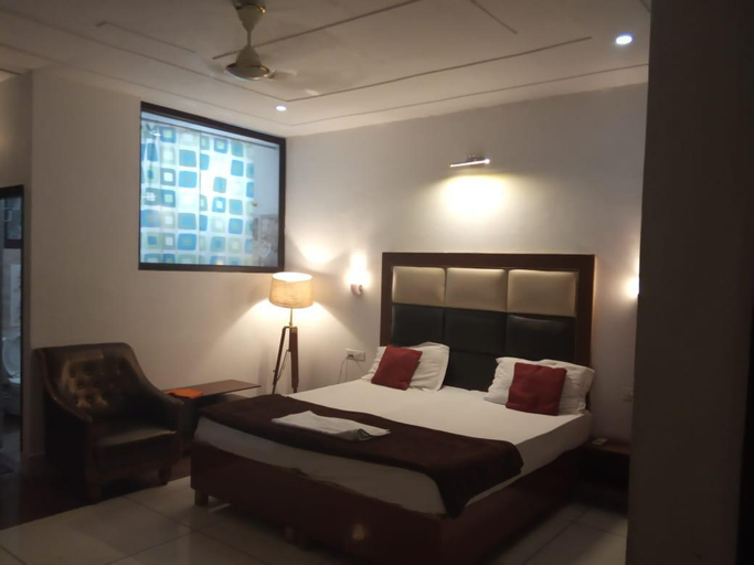 Bedroom, Hotel Kings Retreat, Patiala