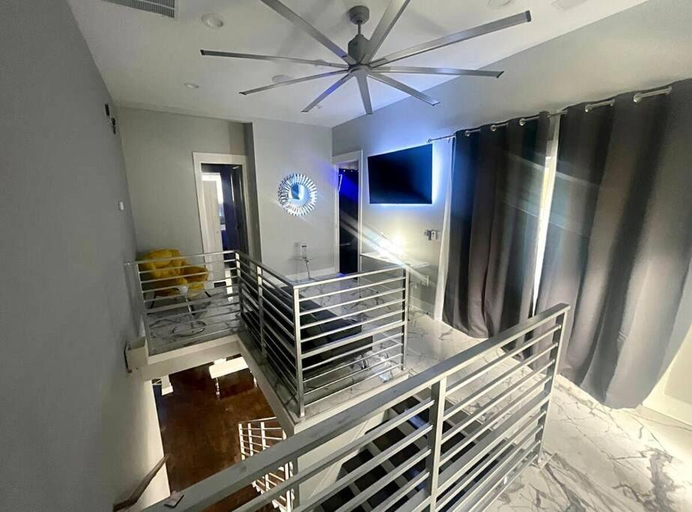 Others 4, 1966-Huge 4BR w/Rooftop Veranda, DeKalb