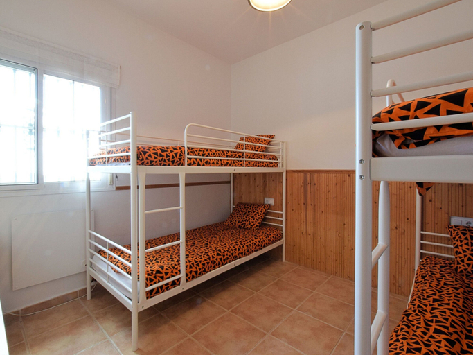 Room 4, Spacious Villa with Hot Tub in Arenas, Málaga
