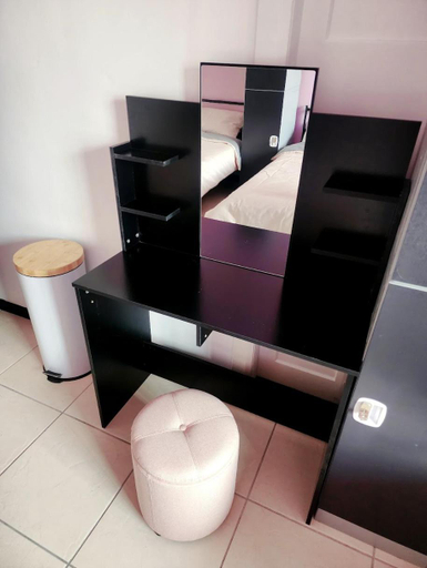 Bathroom, Wanna Stay?, Cairns