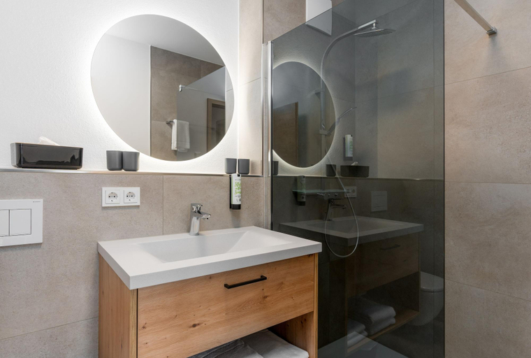Bathroom, zeitlang by Rösslwirt, Cham