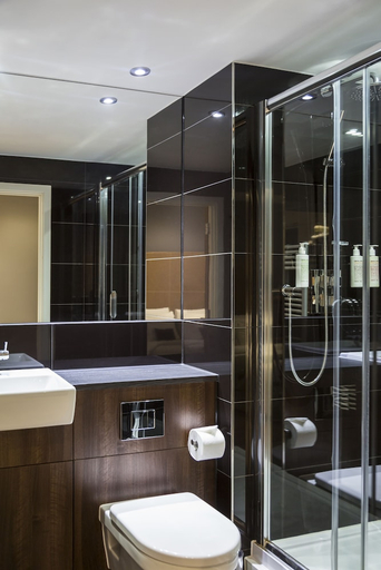 Bathroom 4, Aparthotel Adagio London Brentford, London