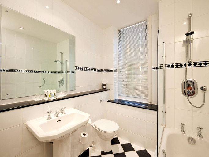 Bathroom 4, Mercure Oxford Eastgate Hotel, Oxfordshire