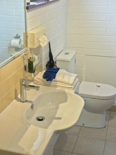 Bathroom 4, Pigeon House Motor Inn, Shoalhaven - Pt B
