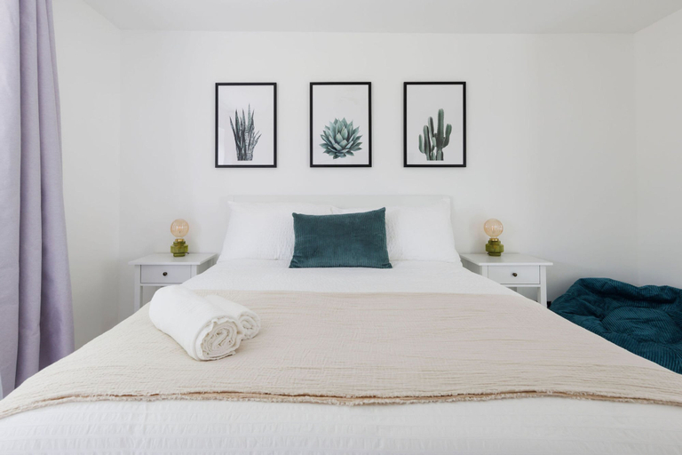 Bedroom 2, Coastal Retreat for 10 With Hot Tub, West Sussex