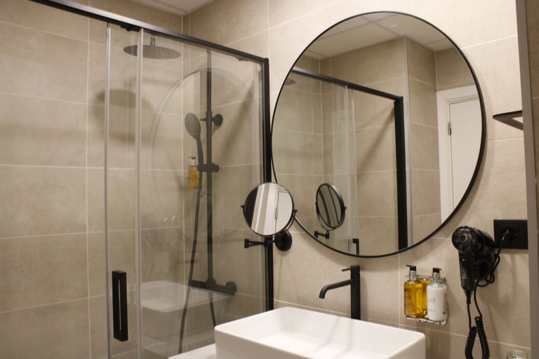 Bathroom 4, AP Sines, Sines