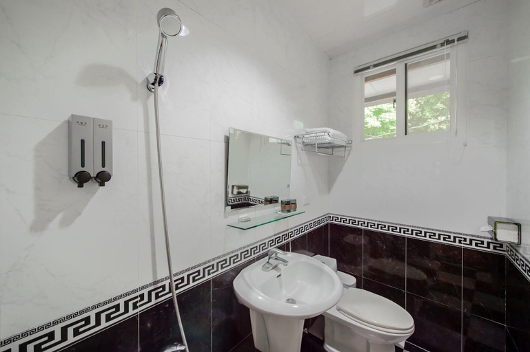 Bathroom 5, Long Men Ke Zhan, New Taipei City