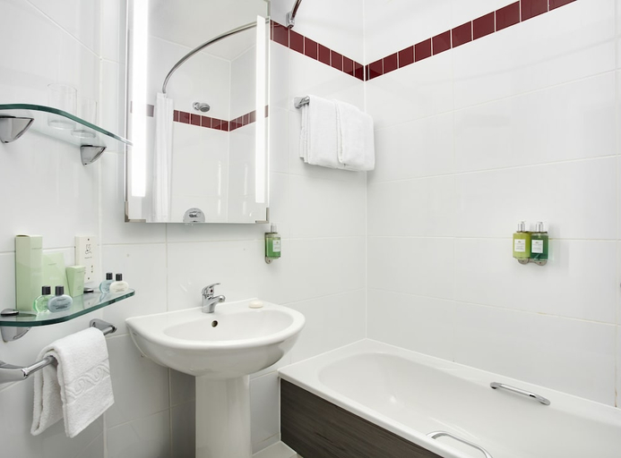 Bathroom 4, Leonardo Hotel Liverpool, Sefton
