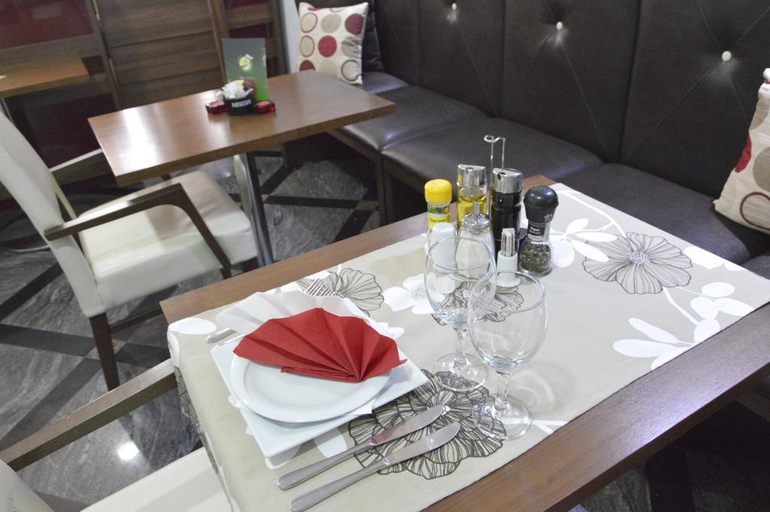 Food & Drinks 4, City5 Rooms & Suites by LSA, Skopje