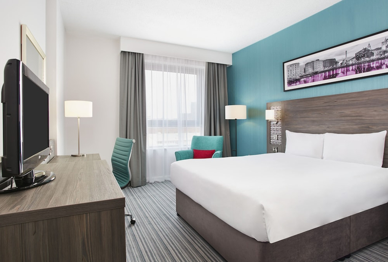 Bedroom 2, Leonardo Hotel Liverpool, Sefton