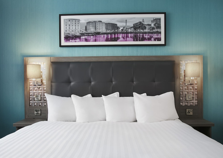 Bedroom 2, Leonardo Hotel Liverpool, Sefton