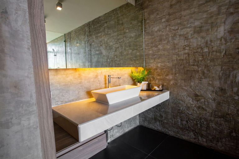 Bathroom 7